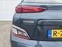 Hyundai Kona Electric EV Fashion Sky 64 kWh /Apple Carplay/Android Auto/ cruise control adaptief met Stop&Go/ elektrisch glazen schuif-/kanteldak/ metaalkleur (€ 695) V7U - Surfy Blue Metallic/