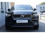 Volvo XC40 T4 Automaat Recharge Plus Bright | Panoramadak met schuif-/kantelfunctie | Premium audio by Harman Kardon | Semi elektrische trekhaak | Verwarmbare voorstoelen en stuurwiel | Verwarmbare voorruit | Apple carplay/Android auto| Adaptieve cruise control | All Season banden