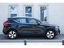 Volvo XC40 T4 Automaat Recharge Plus Bright | Panoramadak met schuif-/kantelfunctie | Premium audio by Harman Kardon | Semi elektrische trekhaak | Verwarmbare voorstoelen en stuurwiel | Verwarmbare voorruit | Apple carplay/Android auto| Adaptieve cruise control | All Season banden