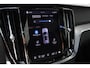 Volvo V60 T6 Plug-in hybrid AWD Plus Dark | Panoramisch Schuif-/kanteldak | 360 graden camera | Bowers & Wilkins audiosysteem | Verwarmbare voorstoelen | 19 Inch | Nappa leder Open grid | Pilot Assist | Extra getint glas achter