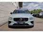 Volvo V60 T6 Plug-in hybrid AWD Plus Dark | Panoramisch Schuif-/kanteldak | 360 graden camera | Bowers & Wilkins audiosysteem | Verwarmbare voorstoelen | 19 Inch | Nappa leder Open grid | Pilot Assist | Extra getint glas achter