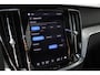Volvo V60 T6 Plug-in hybrid AWD Plus Dark | Panoramisch Schuif-/kanteldak | 360 graden camera | Bowers & Wilkins audiosysteem | Verwarmbare voorstoelen | 19 Inch | Nappa leder Open grid | Pilot Assist | Extra getint glas achter
