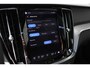 Volvo V60 T6 Plug-in hybrid AWD Plus Dark | Panoramadak met schuif-/kantelfunctie | Verwarmbare voorstoelen, achterbank en stuurwiel | Premium Audio by Bowers & Wilkins | Verwarmbare voorstoelen | 360 graden camera | 19 inch Lichtmetalen velgen | Nappa leder Open grid | Pilot Assist | Extra getint glas achter