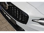 Volvo V60 T6 Plug-in hybrid AWD Plus Dark | Panoramisch Schuif-/kanteldak | 360 graden camera | Bowers & Wilkins audiosysteem | Verwarmbare voorstoelen | 19 Inch | Nappa leder Open grid | Pilot Assist | Extra getint glas achter