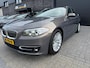 BMW 5-Serie Touring 528i Luxury Edition | AUTOMAAT | 2E EIGENAAR | 12MND GARANTIE | LEDER | CRUISE | NAVI | PDC |