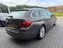 BMW 5-Serie Touring 528i Luxury Edition | AUTOMAAT | 2E EIGENAAR | 12MND GARANTIE | LEDER | CRUISE | NAVI | PDC |