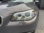 BMW 5-Serie Touring 528i Luxury Edition | AUTOMAAT | 2E EIGENAAR | 12MND GARANTIE | LEDER | CRUISE | NAVI | PDC |