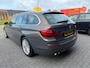 BMW 5-Serie Touring 528i Luxury Edition | AUTOMAAT | 2E EIGENAAR | 12MND GARANTIE | LEDER | CRUISE | NAVI | PDC |