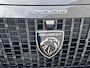Peugeot 2008 Hybrid 145 GT / Nieuw, veel voordeel / tot 8 jaar Garantie / Elektr. schuifdak en bestuurdersstoel / Stoelverwarming / Camera 360° / Adapt. CC / Navi / Apple Carplay Android / 17" LM wielen / ook in grijs leverbaar