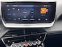 Peugeot 2008 1.2 Hybrid 145 GT / Veel voordeel, zo goed als nieuw / tot 8 jaar Garantie / Elektr. schuifdak en bestuurdersstoel / Stoelverwarming / Camera 360° / Adapt. CC / Navi / Apple Carplay Android / 17" LM wielen / ook in grijs leverbaar