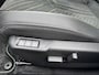 Peugeot 2008 1.2 Hybrid 145 GT / Veel voordeel, zo goed als nieuw / tot 8 jaar Garantie / Elektr. schuifdak en bestuurdersstoel / Stoelverwarming / Camera 360° / Adapt. CC / Navi / Apple Carplay Android / 17" LM wielen / ook in grijs leverbaar