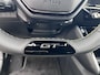 Peugeot 2008 1.2 Hybrid 145 GT / Veel voordeel, zo goed als nieuw / tot 8 jaar Garantie / Elektr. schuifdak en bestuurdersstoel / Stoelverwarming / Camera 360° / Adapt. CC / Navi / Apple Carplay Android / 17" LM wielen / ook in grijs leverbaar