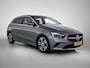 Mercedes-Benz B-klasse 180 Star Edition Luxury Line | Achteruitrijcamera | Sfeerverlichting | Stoelverwarming |Trekhaak | Keyless Entry | Inclusief 24 maanden MB Certified garantie voor Europa.