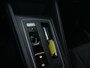 Volkswagen Golf 1.0 eTSI DSG Life Virtual Cockpit Sfeerverlichting Parkeersensoren Navigatie