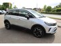 Opel Crossland 1.2-110pk Turbo 'Elegance'. Mooie en luxe hoogzitter met weinig km's ! Volautm. airco dual, cruise control, camera, comfortstoelen, metallic lak,  LM wielen, navigatie, telefoonvoorb., lane- en side assist, parkeersensoren v+a,  LED verlichting  etc.