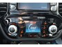 Nissan Juke 1.2-116pk DIG-T S/S N-Connecta. Erg nette en goed onderhouden hoogzitter. Afkomstig van de eerste eigenaar ! Autm. airco, metallic lak, LM wielen, camera, navigatie, telefoonvoorb., trekhaak + afn. kogel, cruise control, privacy glass etc.