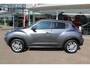 Nissan Juke 1.2-116pk DIG-T S/S N-Connecta. Erg nette en goed onderhouden hoogzitter. Afkomstig van de eerste eigenaar ! Autm. airco, metallic lak, LM wielen, camera, navigatie, telefoonvoorb., trekhaak + afn. kogel, cruise control, privacy glass etc.