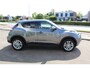 Nissan Juke 1.2-116pk DIG-T S/S N-Connecta. Erg nette en goed onderhouden hoogzitter. Afkomstig van de eerste eigenaar ! Autm. airco, metallic lak, LM wielen, camera, navigatie, telefoonvoorb., trekhaak + afn. kogel, cruise control, privacy glass etc.