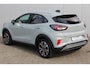 Ford Puma 1.0-125 pk EcoBoost Mild-Hybrid Titanium. Nieuw Model ! Fabrieksgarantie t/m 26-03-2029 ! Slechts 4.900km ! Stoel-, stuur- en voorraamverwarming, Side- en Lane assist, Adaptieve cruise control, Trekhaak afneembaar, LM wielen, Navigatie, telefoonvoorb.