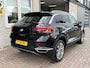 Volkswagen T-Roc 1.5 TSI Sport / AUTOMAAT/ CAMERA/ PARK. SENSOREN/ DIGITAL DASHBOARD/ LED/ GETINT GLAS/ NAVI/ CLIMA/ 18" LMV
