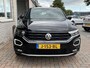 Volkswagen T-Roc 1.5 TSI Sport / AUTOMAAT/ CAMERA/ PARK. SENSOREN/ DIGITAL DASHBOARD/ LED/ GETINT GLAS/ NAVI/ CLIMA/ 18" LMV
