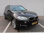 BMW X5 xDrive50i 450pk Automaat I Panoramadak I Harman Kardon I Elek. Trekhaak I Stoelverwarm. I HUD I Memory I Stuurverwarm. I 360Cam. I PDC V+A I Leder I