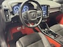 Volvo XC40 1.5 T3 R-DESIGN AUTOMAAT 360 CAMERA LEDER ALCANTARA NAVIGATIE CRUISE CONTROL STOEL EN STUUR VERWARMING KEYLESS GO APPLE CARPLAY/ANDROID RIJSTROOKSENSOREN ZEER MOOI !! 3010