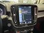 Volvo XC40 1.5 T3 R-DESIGN AUTOMAAT 360 CAMERA LEDER ALCANTARA NAVIGATIE CRUISE CONTROL STOEL EN STUUR VERWARMING KEYLESS GO APPLE CARPLAY/ANDROID RIJSTROOKSENSOREN ZEER MOOI !! 3010