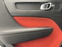 Volvo XC40 1.5 T3 R-DESIGN AUTOMAAT 360 CAMERA LEDER ALCANTARA NAVIGATIE CRUISE CONTROL STOEL EN STUUR VERWARMING KEYLESS GO APPLE CARPLAY/ANDROID RIJSTROOKSENSOREN ZEER MOOI !! 3010
