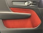 Volvo XC40 1.5 T3 R-DESIGN AUTOMAAT 360 CAMERA LEDER ALCANTARA NAVIGATIE CRUISE CONTROL STOEL EN STUUR VERWARMING KEYLESS GO APPLE CARPLAY/ANDROID RIJSTROOKSENSOREN ZEER MOOI !! 3010