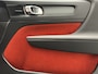 Volvo XC40 1.5 T3 R-DESIGN AUTOMAAT 360 CAMERA LEDER ALCANTARA NAVIGATIE CRUISE CONTROL STOEL EN STUUR VERWARMING KEYLESS GO APPLE CARPLAY/ANDROID RIJSTROOKSENSOREN ZEER MOOI !! 3010