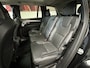 Volvo XC90 7 PERSOONS 2.0 T6 AWD INSCRIPTION PANORAMADAK LEDER STOELVERWARMING/KOELING HEAD-UP DISPLAY NAVIGATIE ADAPTIVE CRUISE CONTROL RIJSTROOKSENSOREN DODEHOEKSENSOREN ACHTERUITRIJCAMERA ZEER MOOI !! Brgl