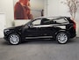 Volvo XC90 7 PERSOONS 2.0 T6 AWD INSCRIPTION PANORAMADAK LEDER STOELVERWARMING/KOELING HEAD-UP DISPLAY NAVIGATIE ADAPTIVE CRUISE CONTROL RIJSTROOKSENSOREN DODEHOEKSENSOREN ACHTERUITRIJCAMERA ZEER MOOI !! Brgl