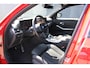 BMW 3-Serie Touring 330e M-Sport Melbourne-Red Metallic Adaptive-Led Head-Up Harman-Kardon 360-Carmera Leer Elektr.-Trekhaak