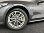 BMW 3-Serie 330e | LED | 360° camera | Schuif-kanteldak | Laser LED-koplampen