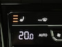 Volkswagen T-Roc 1.5 TSI R-Line Business 150PK DSG Trekhaak, Pano-Schuifdak, 19" LM Velgen, Black Style, LED-Matrix, Keyless Entry & Start, Achteruitrijcamera, Travel Assist,