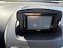 Toyota Aygo 1.0-12V Dynamic Navigator de auto is goed onderhouden en beschikt over airco.