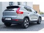 Volvo XC40 B4 Automaat Plus Dark | Panoramadak | Adaptieve Cruise Control | BlindSpot | Park Assist voor en achter| Rondomzicht Camera | 19"lichtmetalen Velgen | Verwarmbare Voorstoelen | Harman Kardon Premium Audio.