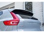 Volvo XC40 B4 Automaat Plus Dark | Panoramadak | Adaptieve Cruise Control | BlindSpot | Park Assist voor en achter| Rondomzicht Camera | 19"lichtmetalen Velgen | Verwarmbare Voorstoelen | Harman Kardon Premium Audio.