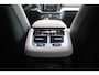 Volvo XC90 T8 455PK Plug-in hybrid AWD Ultra Dark | Verwarmbare voorstoelen | Massagefunctie voorstoelen | Ventileerbare voorstoelen | Verwarmbaar suurwiel | Verwarmbare achterbank | Premium Audio by Bowers & Wilkins | Luchtvering | Panoramadak | Rondom zichtcamera | 21 inch Lichtmetalen velgen | Semi elektrische trekhaak