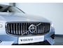 Volvo S60 Recharge T6 AWD Ultimate Bright | Verwarmd Stuurwiel en Voor+Achterstoelen | 360° Parkeercamera | Harman Kardon Premium Audio | 19'' Lichtmetalen Velgen | Elektrische Trekhaak | Panoramadak | Google infotainment | Longe Range |
