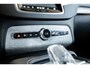 Volvo XC90 T8 Recharge AWD Ultimate Bright | Verwarmbare voorstoelen | Verwarmbaar stuurwiel | Massagefunctie voorstoelen | Verwarmbare achterbank | Premium audio by Bowers & Wilkins | Panoramadak | Luchtvering | Rondom zichtcamera | 20 inch Lichtmetalen velgen | Semi elektrische trekhaak