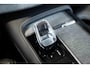 Volvo XC90 T8 Recharge AWD Ultimate Bright | Verwarmbare voorstoelen | Verwarmbaar stuurwiel | Massagefunctie voorstoelen | Verwarmbare achterbank | Premium audio by Bowers & Wilkins | Panoramadak | Luchtvering | Rondom zichtcamera | 20 inch Lichtmetalen velgen | Semi elektrische trekhaak