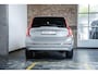 Volvo XC90 T8 Recharge AWD Ultimate Bright | Verwarmbare voorstoelen | Verwarmbaar stuurwiel | Massagefunctie voorstoelen | Verwarmbare achterbank | Premium audio by Bowers & Wilkins | Panoramadak | Luchtvering | Rondom zichtcamera | 20 inch Lichtmetalen velgen | Semi elektrische trekhaak