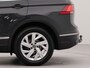 Volkswagen Tiguan 1.5 TSI Elegance Automaat | Apple carplay | Wegklapbare Trekhaak | Achteruitrij camera | Navigatie | Parkeersensoren voor en achter |