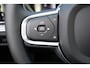 Volvo V60 T6 Recharge Essential - IntelliSafe Assist & Surround - Parkeercamera achter - Lederen Bekleding - Verwarmde voorstoelen, stuur & achterbank - Parkeersensoren voor & achter - Elektr. verstelbare lendesteunen - 19' LMV