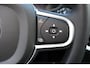 Volvo V60 T6 Recharge Essential - IntelliSafe Assist & Surround - Parkeercamera achter - Lederen Bekleding - Verwarmde voorstoelen, stuur & achterbank - Parkeersensoren voor & achter - Elektr. verstelbare lendesteunen - 19' LMV