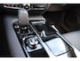 Volvo V60 T6 Recharge Essential - IntelliSafe Assist & Surround - Parkeercamera achter - Lederen Bekleding - Verwarmde voorstoelen, stuur & achterbank - Parkeersensoren voor & achter - Elektr. verstelbare lendesteunen - 19' LMV