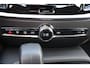 Volvo V60 T6 Recharge Essential - IntelliSafe Assist & Surround - Parkeercamera achter - Lederen Bekleding - Verwarmde voorstoelen, stuur & achterbank - Parkeersensoren voor & achter - Elektr. verstelbare lendesteunen - 19' LMV
