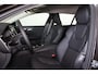 Volvo V60 T6 Recharge Essential - IntelliSafe Assist & Surround - Parkeercamera achter - Lederen Bekleding - Verwarmde voorstoelen, stuur & achterbank - Parkeersensoren voor & achter - Elektr. verstelbare lendesteunen - 19' LMV
